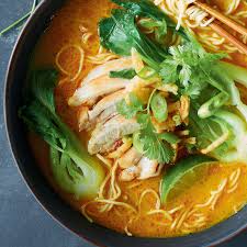 Soupe Ramen Au Lait De Coco Au Poulet Et Au Bok Choy Ricardo Recipe Curry Ramen Ramen Soup Recipes Can Chicken Recipes