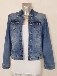 Veste en jean cintree femme levis is important information accompanied by photo and hd pictures sourced from all websites in the world. Epingle Sur Veste Jeans Femme