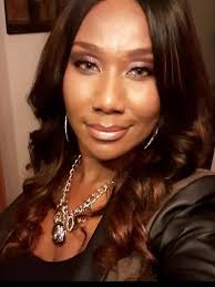 How to change up my plain Jane look with hooded eyelids and oily skin?