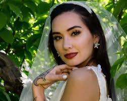 Corona nupcial de perlas y cuentas