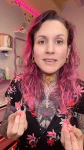 Discutons aujourd'hui des différents points communs entre une grossesse et  un cassoulet. #tatouage #grossesse