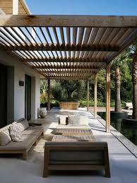 Gartenideen Pergola Garten Holz Holzerne Gartenmobel Dekokissen Stilvoll Moderner Patio Pergola Design Terrassenuberdachung