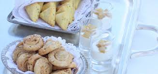 Stuzzichini, tramezzini, salatini, pizzette e panini, per ogni evento, compleanno o anniversario, per bambini e adulti, possiamo fare in casa il nostro buffet senza spendere una fortuna per il catering. Idee Originali Per Un Buffet Nuziale Guest Blogger Vaniglia Cooking Riviera Good Life Blog Select Hotels