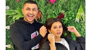 لا شيء عليه ، وهو قول أحمد وإسحاق وداود ، وبه قال الطبري ، وقال أبو حنيفة وأصحابه والثوري : Ø¨Ø³Ø¨Ø¨ ÙˆØ²Ù†Ù‡Ø§ Ù…Ù†Ø© Ø¹Ø±ÙØ© ØªØªØ³Ø¨Ø¨ ÙÙŠ Ø¥Ø­Ø±Ø§Ø¬ Ø¹Ù„Ù‰ ØºØ²Ù„Ø§Ù† ÙÙŠØ¯ÙŠÙˆ