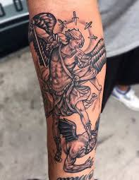 Este tatuaje está tapando con el ala un antiguo tatuaje sobre el omóplato derecho. 75 Disenos De Tatuajes De San Miguel Para Hombres Arcangel Y Principe