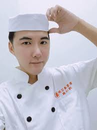 今天要來介紹一家隱身在台南安南區工業區內的純白系色的咖啡餐廳「MT.Sylvia Coffee  雪山貓」，離知名景點「歷史博物館」不遠處，約5-10分鐘的路程，從店家外觀彷彿像一座雪山，非常吸晴，讓不少網美來拍照打卡，室內用餐空間分別ㄧ、二樓，還有兩間小包廂，裝潢佈置走的  ...