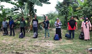 Dron dikendalikan dari seberang sungai bernam di negeri perak. 8 Warga Indonesia Ditahan Cuba Masuk Ke Malaysia Secara Haram