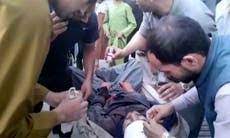 A powerful bomb blast struck the perimeter of kabul's hamid karzai international airport on thursday, as civilians continued to seek to . C7v8cgmwhdhdm