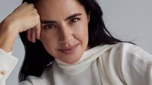 Anna Lahey's Instagram, Twitter & Facebook