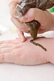If it's too thick, add a few more drops of water. Diy Henna How To Willow And Sage Magazine