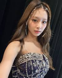 TWICE《周子瑜》演唱會疑似「走光露點」？影片曝光網：胸貼啦！ | 點我一下