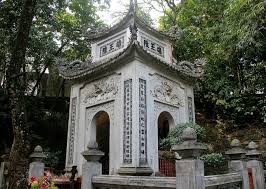 Từ cổng chào của khu di tích. We7txb6bgtcoxm