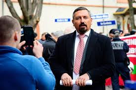 Nun durchsuchte die polizei seine wohnung. Der Freiburger Stadtrat Dubravko Mandic Hat Die Afd Verlassen Freiburg Badische Zeitung
