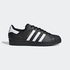 A superstar is someone who has great popular appeal and is widely known, prominent, or successful in their field. Superstar Schuh In Schwarz Und Weiss Adidas Deutschland