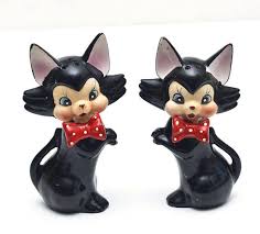 Black And White Cat Salt And Pepper Shakers Vintage Black Cat Ceramic Salt And Pepper Shakers Figurine Etsy Black Cat Cat Clothes Vintage Black