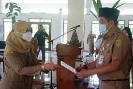 5 maret 2015lokermagelang loker magelang, lowongan kerja magelang, lowongan magelang tinggalkan komentar. Pensiunan Pemkab Magelang Wajib Sedekah Pohon Dan Buku Solopos Com