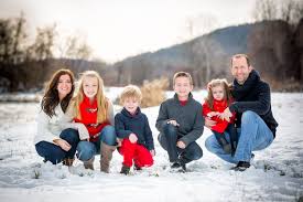 Winter Family Photo Idea Winter Family Photos Snow Family Pictures Family Photos What To Wear See more ideas about activities, sponsored links, crafts for kids.
