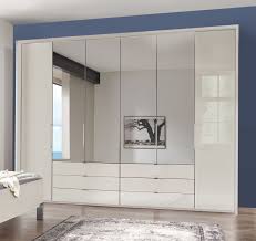 Er passt perfekt zu modernen und eleganten innenräumen. Kleiderschrank In Champagner Mit Spiegel Und Schubladen Elmira