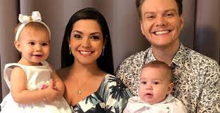 Esse último hit ficou entre as músicas mais tocadas do brasil e de mais de 40. Esposa De Michel Telo Conta Como E Explicada Ausencia Para Filha Nos Finais De Semana Terra Fm
