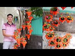 Amazing Ideas Making Spiral Hanging Garden With Plastic Bottles It S Very Easy And Cheap Youtube Hanging Garden Bottle Garden Bottles Decoration Diy