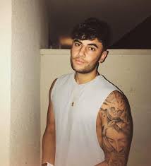 James corden and the members of one direction play a game to see who will be getting a new tattoo live on the show.subscribe to the late late show channel. Love Island S Niall Aslam Reveals His Tattoo Of Hermione Granger S Wand Is Longer Than His Manhood