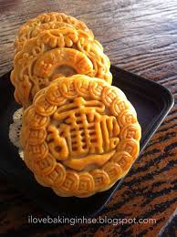 无糖蜜果干月饼a 月饼皮 普通面粉125g 糖浆85g 花生油25g 碱水1 2tsp b 馅料 瓜子50g 烤香 切碎 南瓜子50g 烤香 切碎 核桃50g 烤香 切碎 杏仁