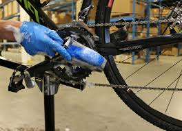 Bien entretenir son kit chaine moto, c'est décupler son rendement et sa durée de vie ! Comment Nettoyer Son Velo