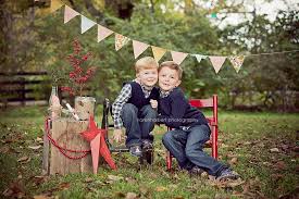 Set Up For Outdoor Holiday Session Christmas Photoshoot Family Holiday Photos Holiday Photography