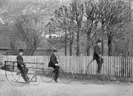 ثلاثة رجال على أنواع مختلفة من الدراجات الهوائية مملكة النرويج عام 1890 Three Men On Different Types Of Bicycles Kingdom Of Outdoor Bergen Photojournalism
