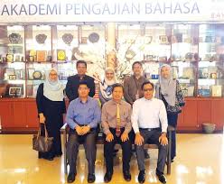 Senarai bidang kursus yang ditawarkan di uitm shah alam, selangor yang terkini. Pusat Asasi Uitm Kunjungan Hormat Ke Akademi Pengajian Bahasa Uitm Shah Alam Delegasi Yang Diketuai Oleh Pengarah Pusat Asasi Ybhg Profesor Dr Saifollah Hj Abdullah Telah Melakukan Kunjungan Hormat Ke Akademi