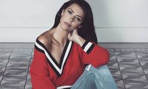 Aos 21 anos foi escolhida para fazer parte do elenco da séria morangos com açúcar e, a partir desse momento, descobriu um amor inigualável pelo mundo da . Sofia Ribeiro Perde 7kg Em Apenas Dois Meses Myway