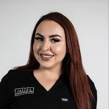 Jennifer Almendarez's Instagram, Twitter & Facebook