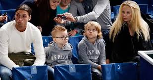Theo tờ parisien, bà xã ibrahimovic vừa rời khỏi cửa hàng ralph lauren trên đại lộ mongaigne, paris, thì bị hai tên cướp đi xe scooter giật ví. How Well Do You Know Helena Seger Zlatan Ibrahimovic S Partner