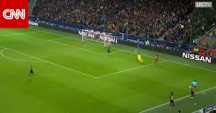 سجل المصري محمد صلاح، هدف ليفربول الأول أمام ريال مدريد في المباراة بين الفريقين بدوري أبطال أوروبا. Ø§Ù„ÙÙŠØ²ÙŠØ§Ø¡ ÙˆØ±Ø§Ø¡ Ù‡Ø¯Ù Ù…Ø­Ù…Ø¯ ØµÙ„Ø§Ø­ Ø¨Ø²Ø§ÙˆÙŠØ© Ù…Ø¹Ø¬Ø²Ø© ÙÙŠ Ø³Ø§Ù„Ø²Ø¨ÙˆØ±Øº Ø¹Ù…Ø±Ùˆ Ø£Ø¯ÙŠØ¨ ÙŠØ¹Ù„Ù‚ Cnn Arabic