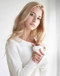 Instagram Z H Blonde Hair Characters Brown Eyes Blonde Hair Blonde Hair Girl