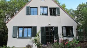 Fensterläden in der geschichte bevor fenster mit einer glasscheibe ausgestattet wurden, benutzte man fensterläden , um die räume vor schlechter witterung zu schützen. Fenster Und Fenster Klappladen Kroll Cremerius Einrichtungs Gmbh
