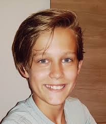 ∆ MEET THE CAST ∆ Bowie Parsons • Frank Jr. Bowie Parsons is the youngest  member of the cast at 13 and an enthusiastic all-round performer.  Passionate about dance and all things