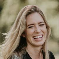 Lindsay Curry's Instagram, Twitter & Facebook