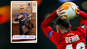 Barcelona fans are understandably getting excited about yusuf demir. Demir Berater Klart Auf Das Steckt Hinter Barca Selfie Fussball Heute At
