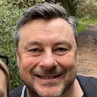 Robert Farrimond's Instagram, Twitter & Facebook