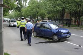 Unul dintre făptași, conform news bucurești, a încercat să deschidă ghiozdanul femeii, dar aceasta a observat ce dorește să facă bărbatul. Accident Pe Bulevardul Bucuresti Din Focsani