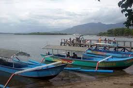 It is the port for ferries to and from banyuwangi (ketapang) in java. Libur Panjang Teluk Gilimanuk Dipadati Pengunjung Balipost Com