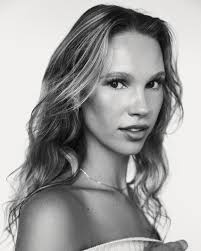 Ella Burrows's Instagram, Twitter & Facebook