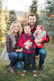 Look De Invierno 2018 Para La Familia Ideas Para Crear Increibles Looks Par Family Christmas Pictures Outfits Christmas Family Photoshoot Winter Family Photos