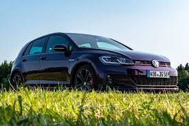 The top sport seats are expertly designed, and the instrumentation is handsome to view. Fahrbericht Vw Golf Gti Performance Autoscout24