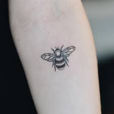 Oberarm hummel tattoo, #arm #hummel #tätowieren #oberer, höher source by tattoofashiondesignn. Hummeln