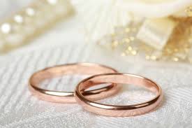 In 14k wedding bands, only 58,3% of the alloy comes from the precious yellow metal. What Are The Differences Between 10k Vs 14k Vs 18k Rose Gold Aurablaze