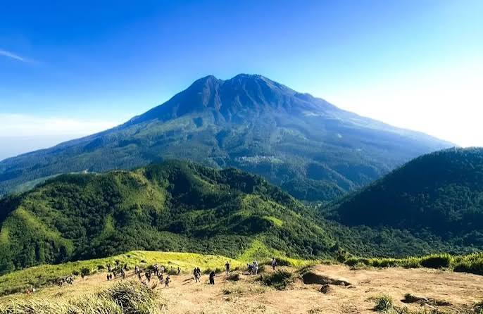 Gunung Lawu: Menguak Misteri Tiga Puncak Sakral dan Pusat Spiritual Tanah  Jawa - Sinaran Id