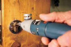 Kapıyı veya kilidini kırmadan anahtarsız açmak pek çok kolay iş değildir. Anahtar Olmadan Kapi Nasil Acilir Detayli Anlatim