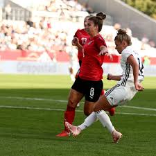 Die mannschaft ist schon unter den top 20 nationen europas und liegt im uefa ranking auf rang 16. Deutsche Frauen Nationalmannschaft Schlagt Osterreich Im Test Mit 3 1